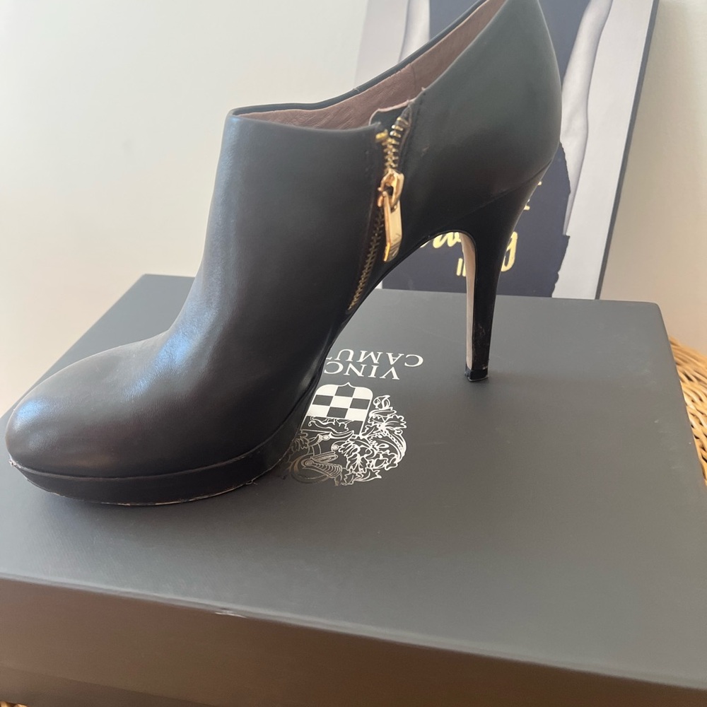 Vince Camuto chocolate brown size 9.5 Women's Ankle Booties